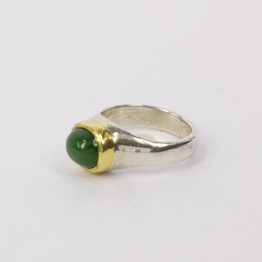 DM026C: Pounamu ring with NZ gold