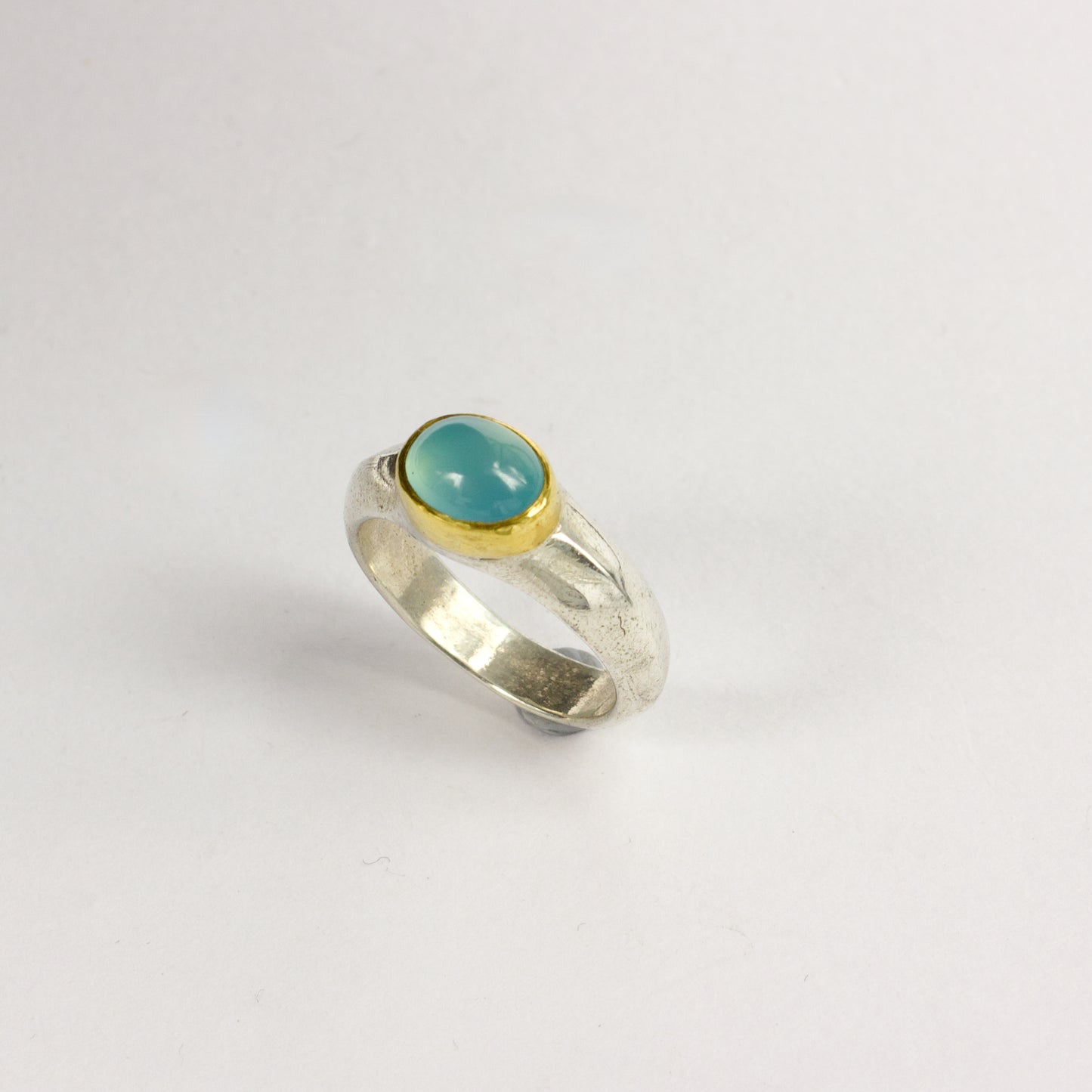 DM316C: Blue chalcedony ring