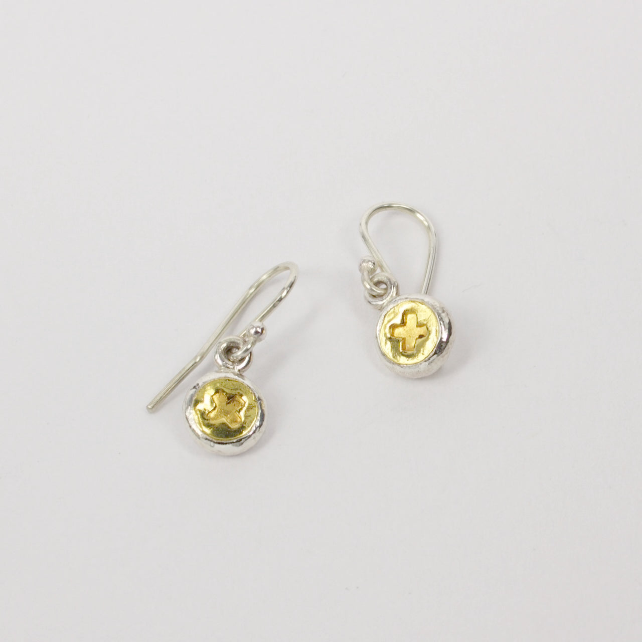 DM934B: X earrings