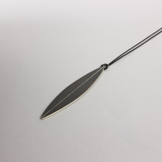 DH252: Leaf form pendant
