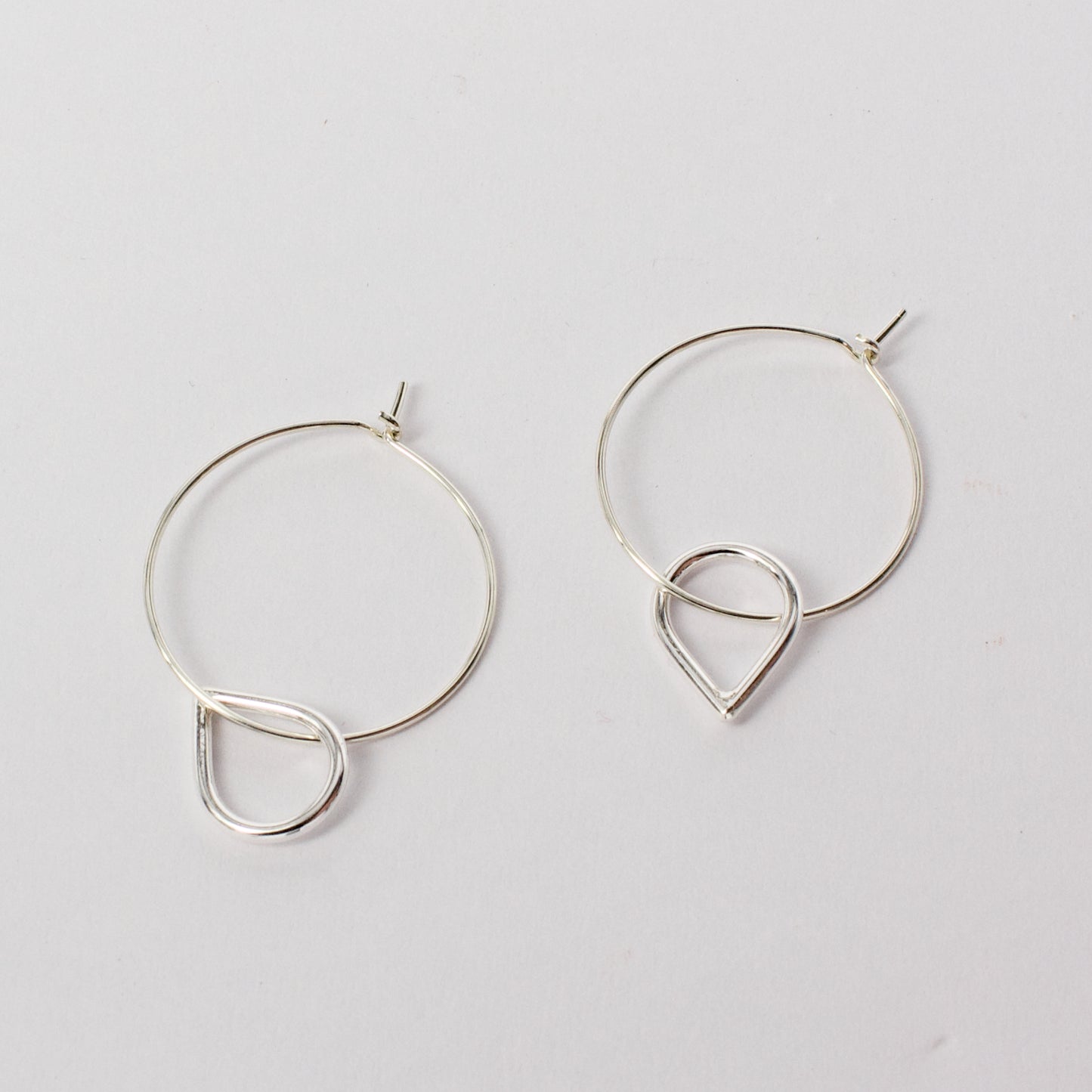 FS271: Teardrop hoop earrings