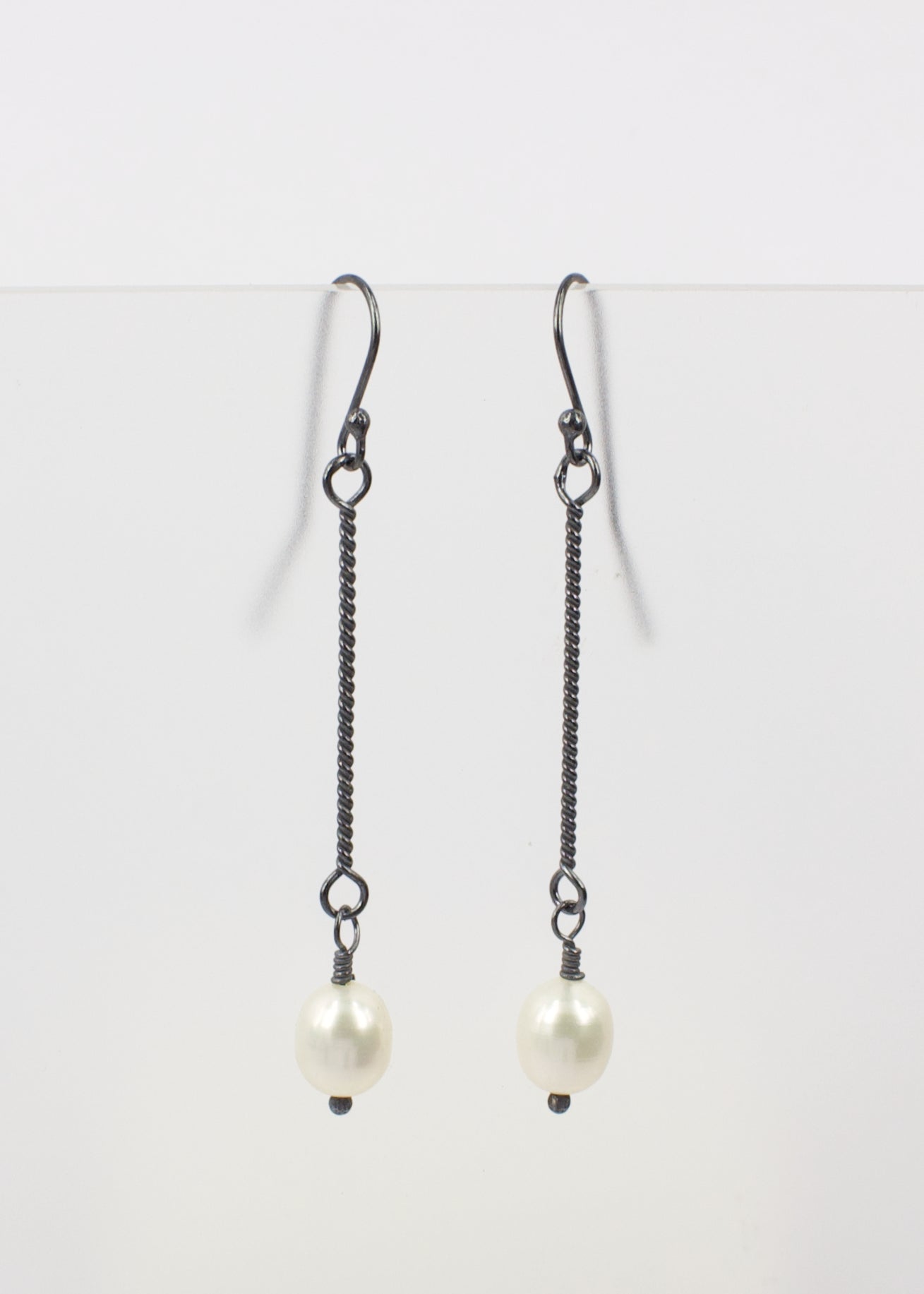 FS280: Long pearl drop earrings