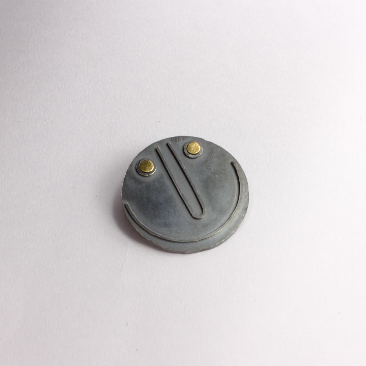 FS302: Harikoa brooch