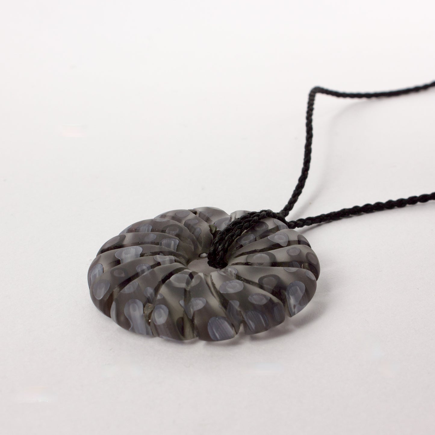 GSM31: Carved shell pendant - black and white