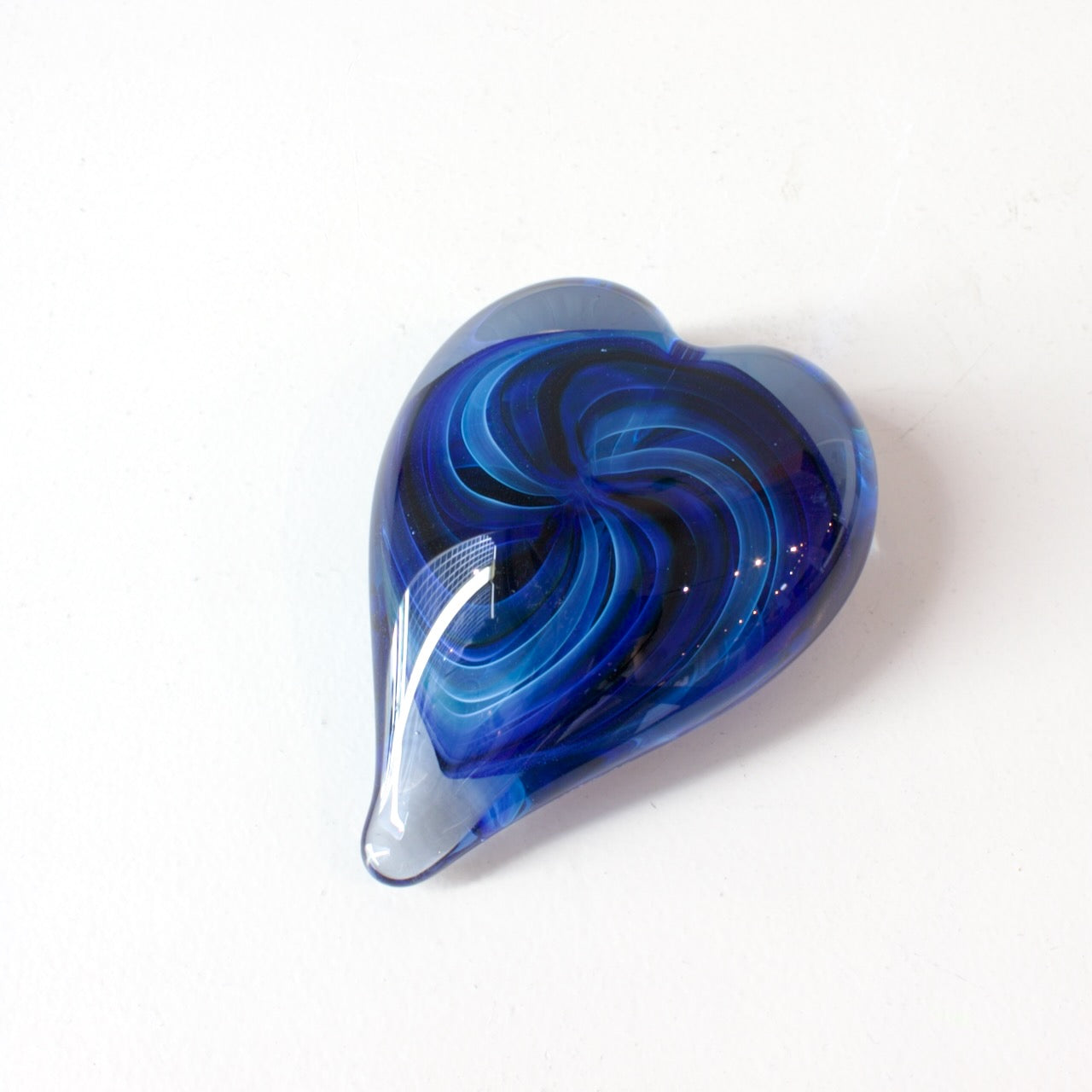 JCU437: Heart paperweight