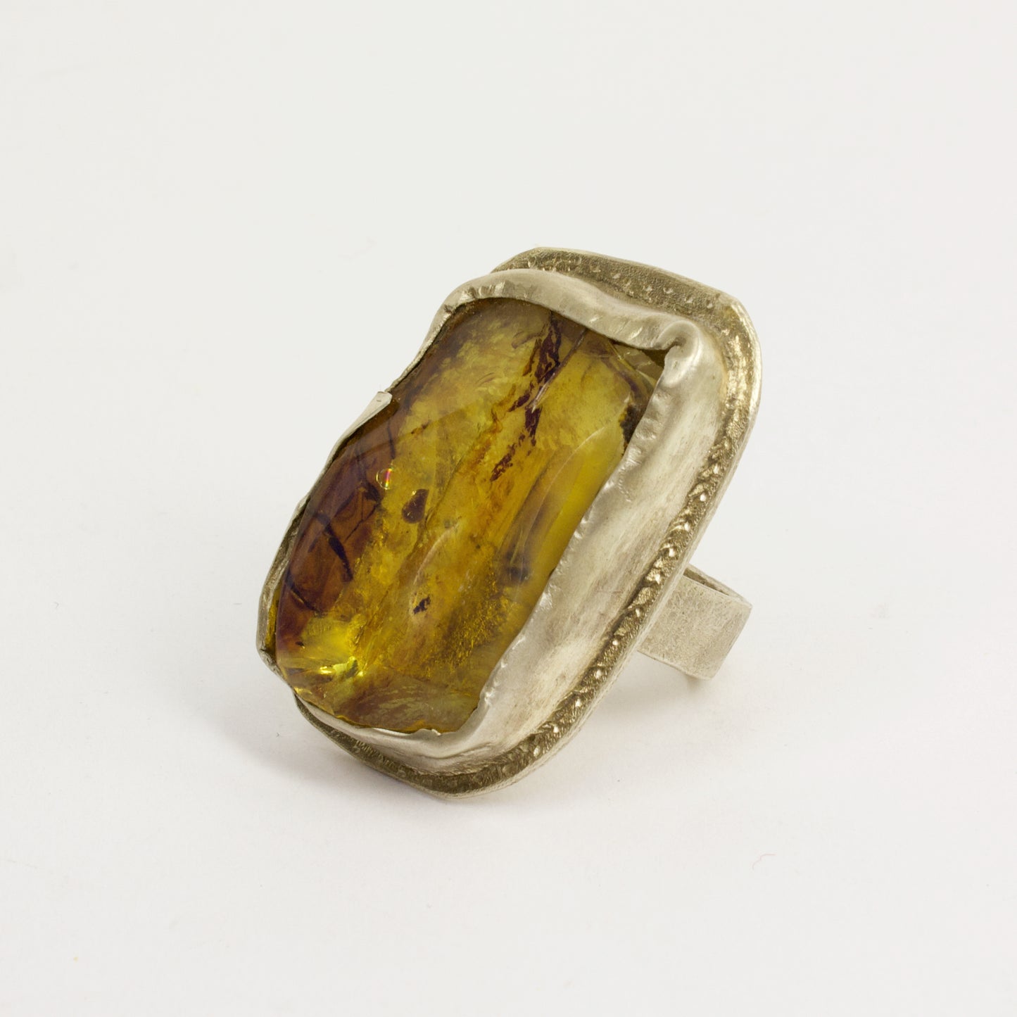NA170: Amber ring