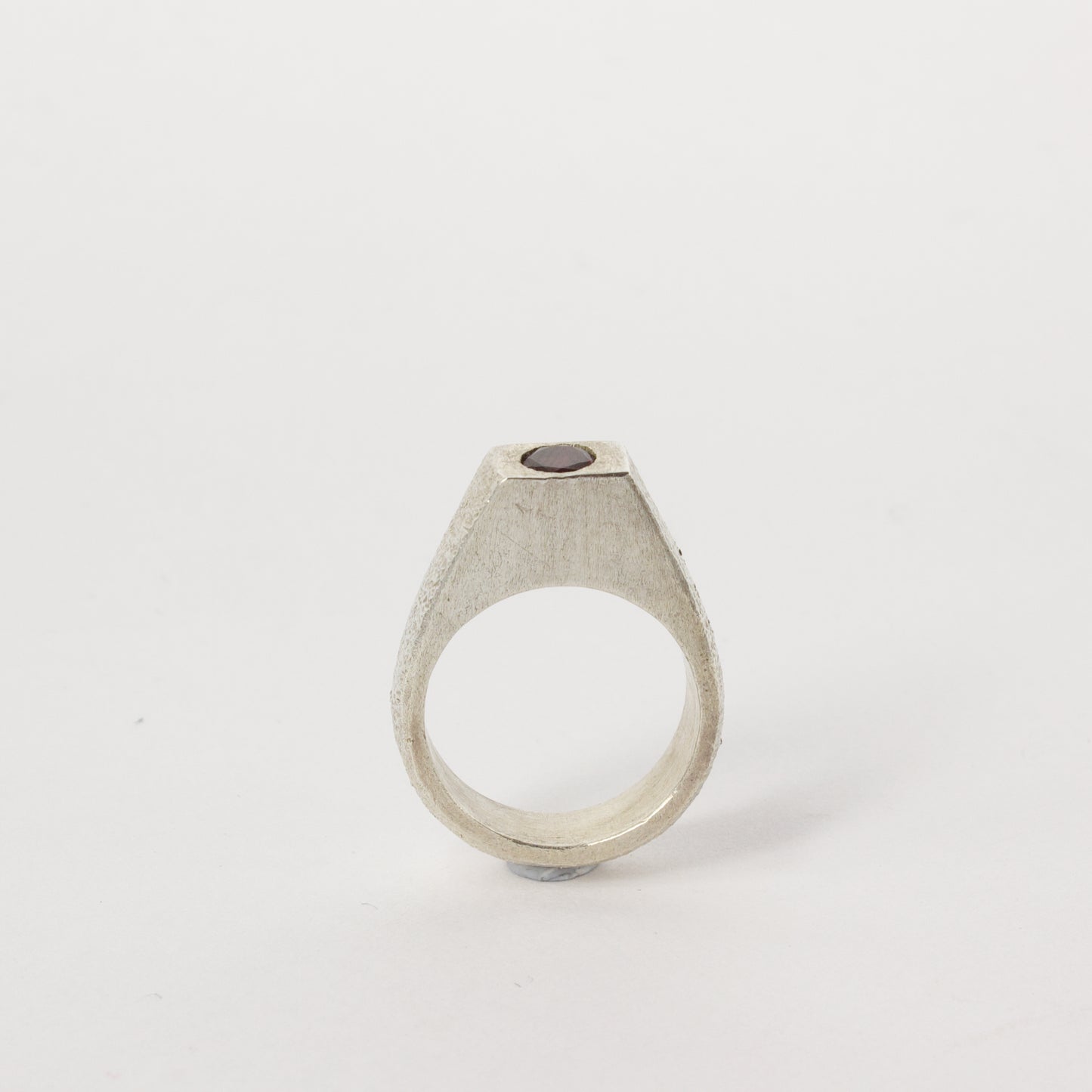 JMU135: Garnet ring