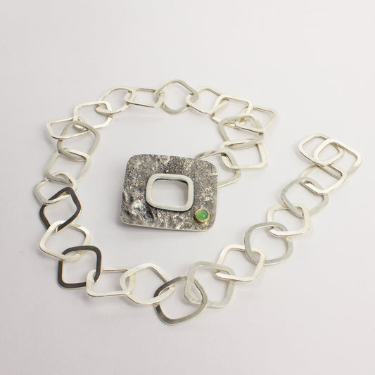 NG99: Reticulated square chain with chrysoprase