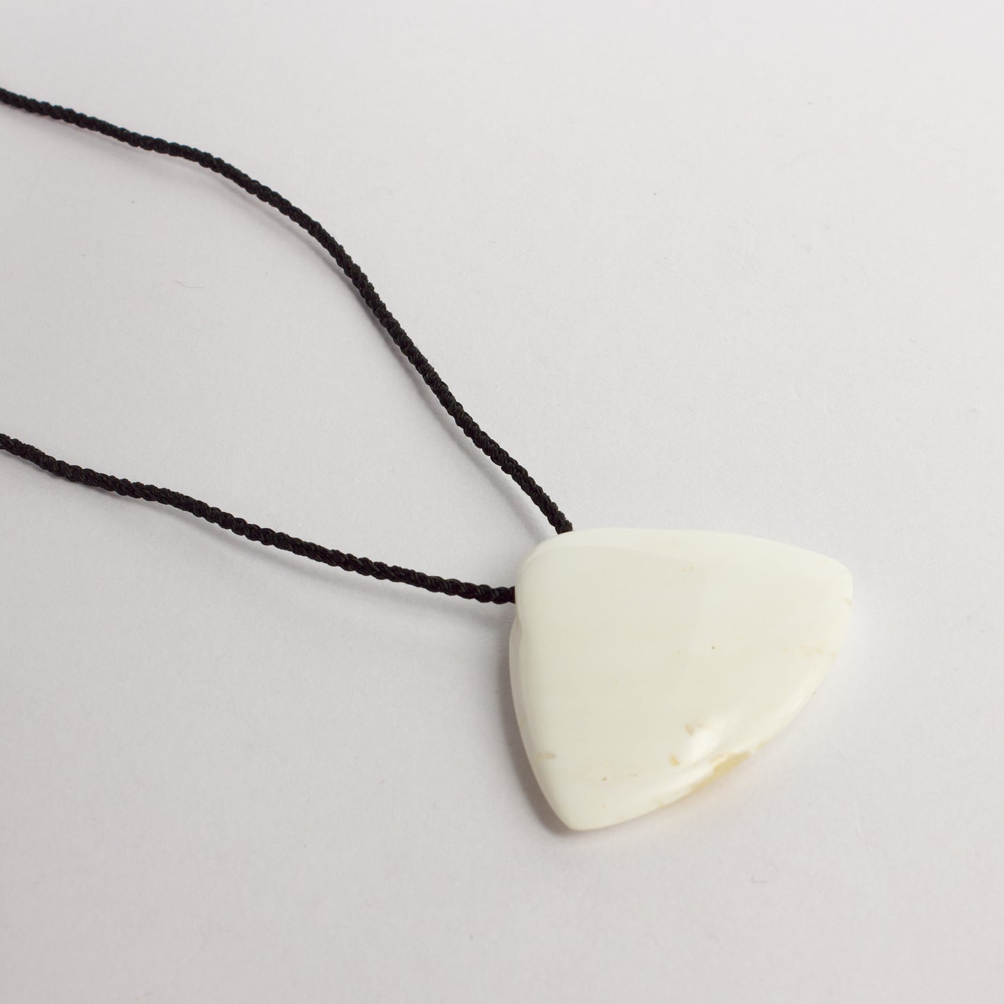 SM235: Fossilised clam shell bivalve pendant