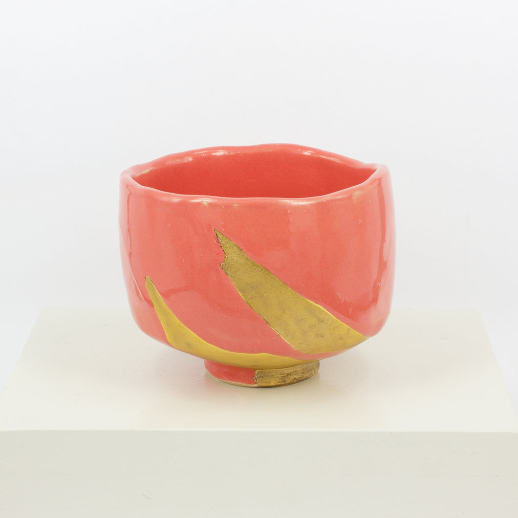 NT19: Tea bowl - pink and gold lustre