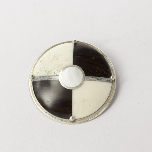 JA06: Day/night brooch