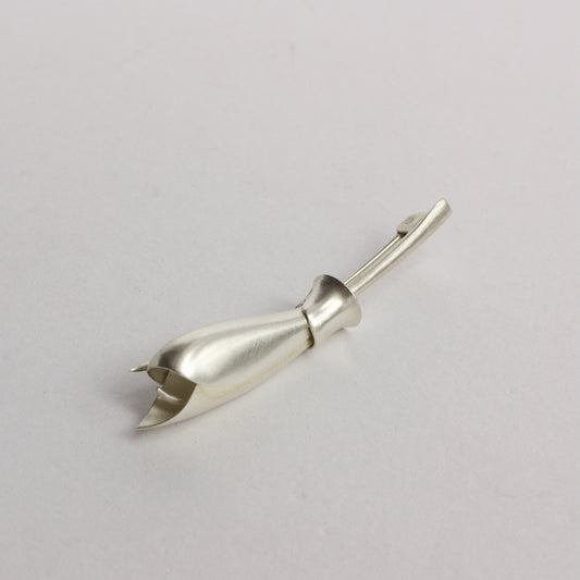 JB121: Kōwhai brooch