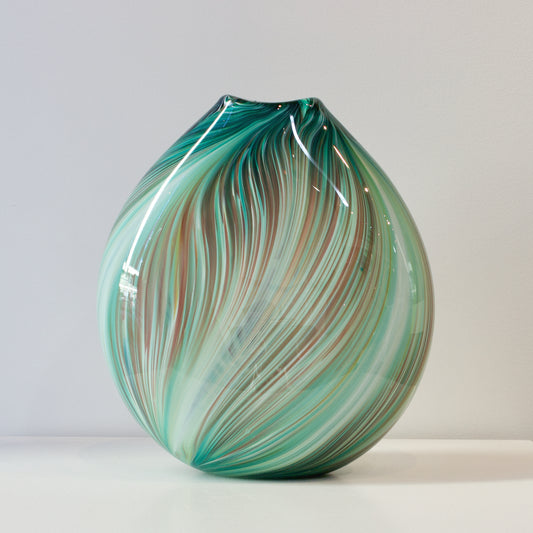 JCU354: Kererū (Wood pigeon) vase