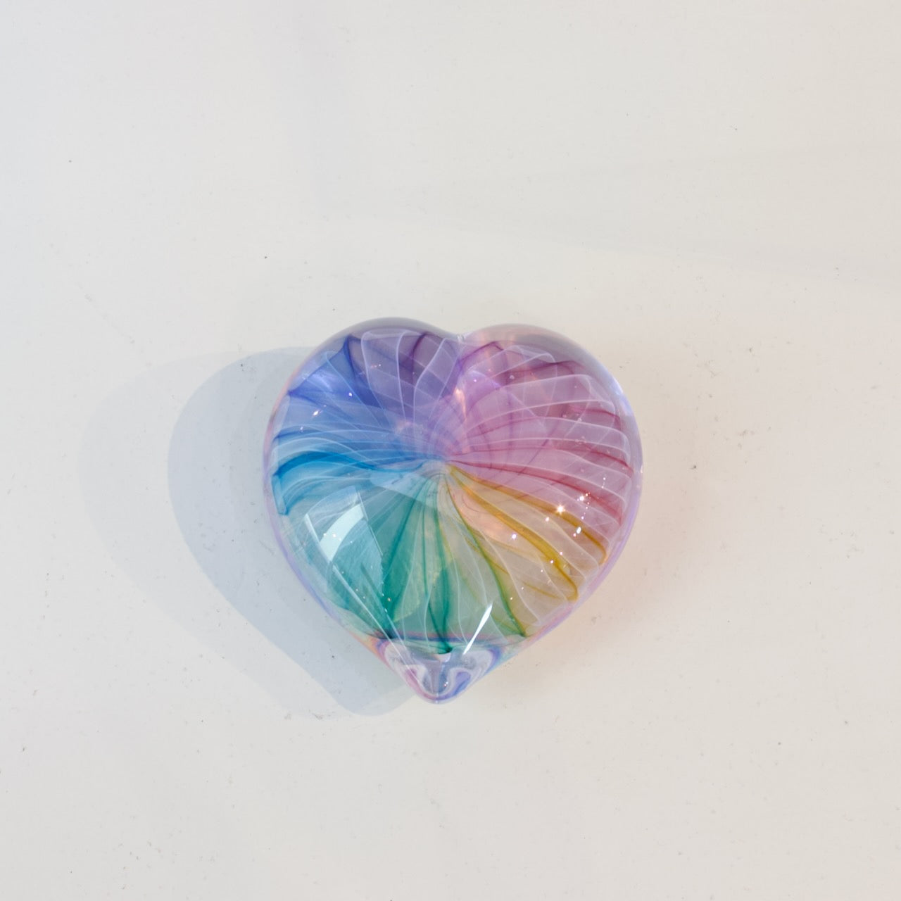 JCU435: Rainbow heart paperweight