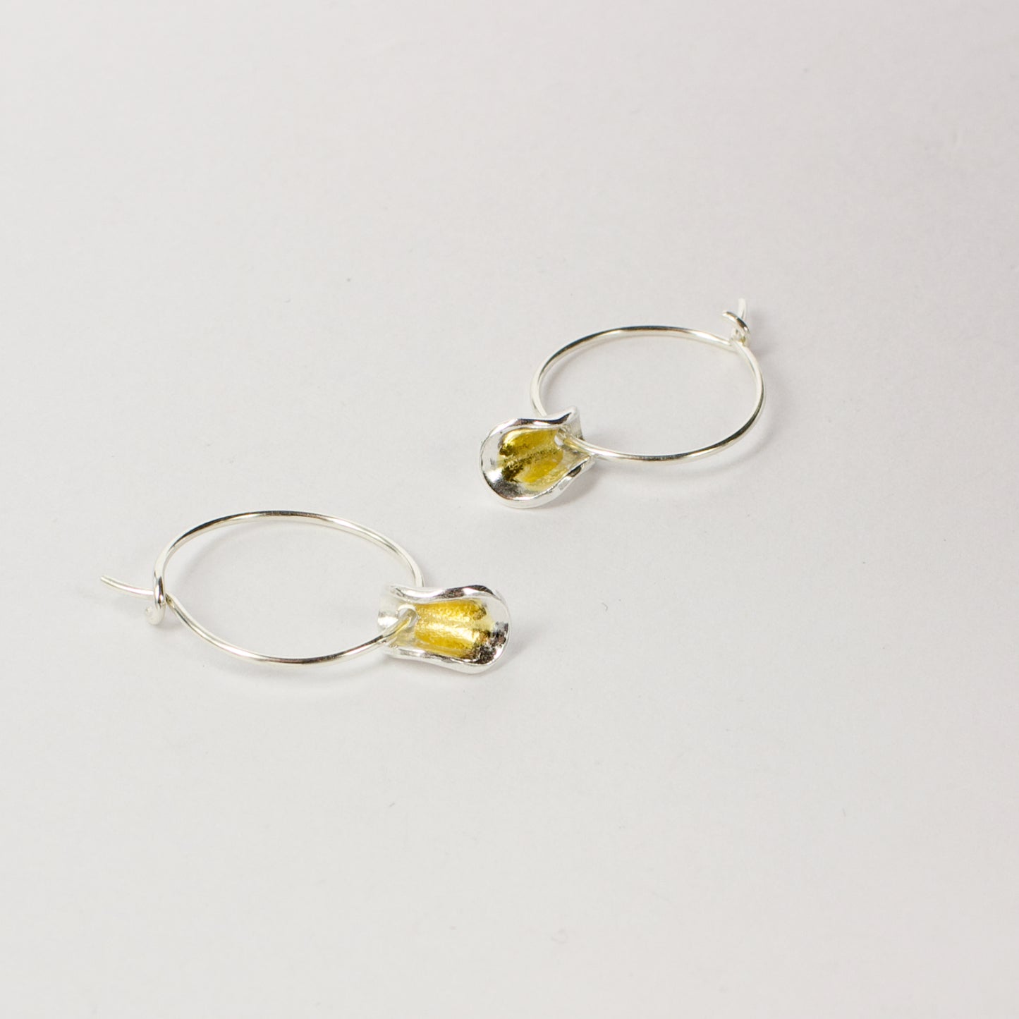 LA145: Half-fold hoop earrings