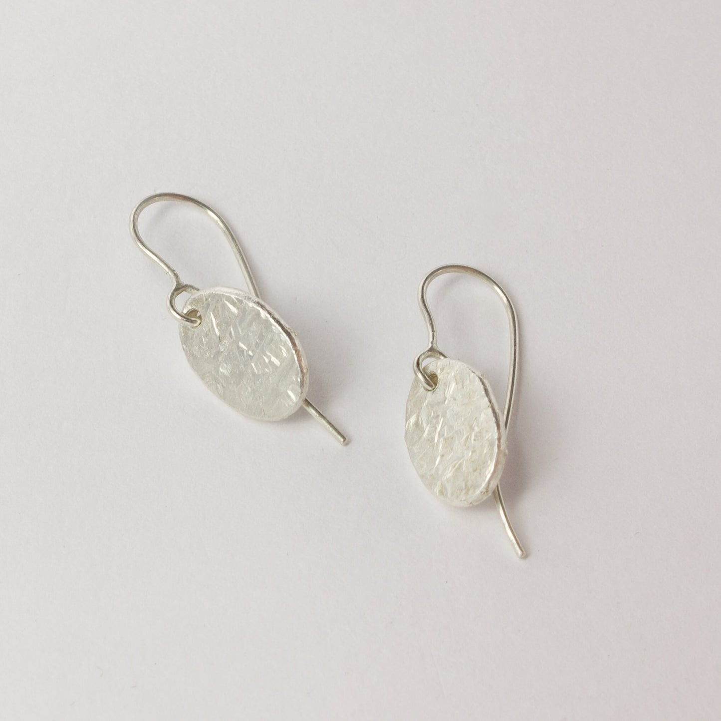 LA54: Textured oval earrings