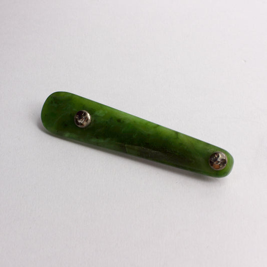 NA113: Pounamu bar brooch