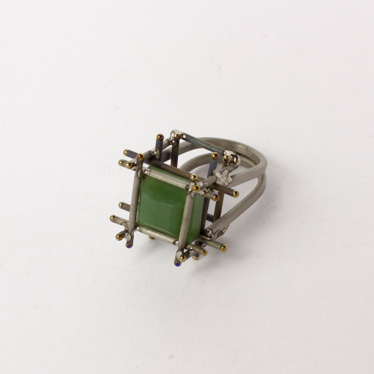 NA122: Tall pounamu ring