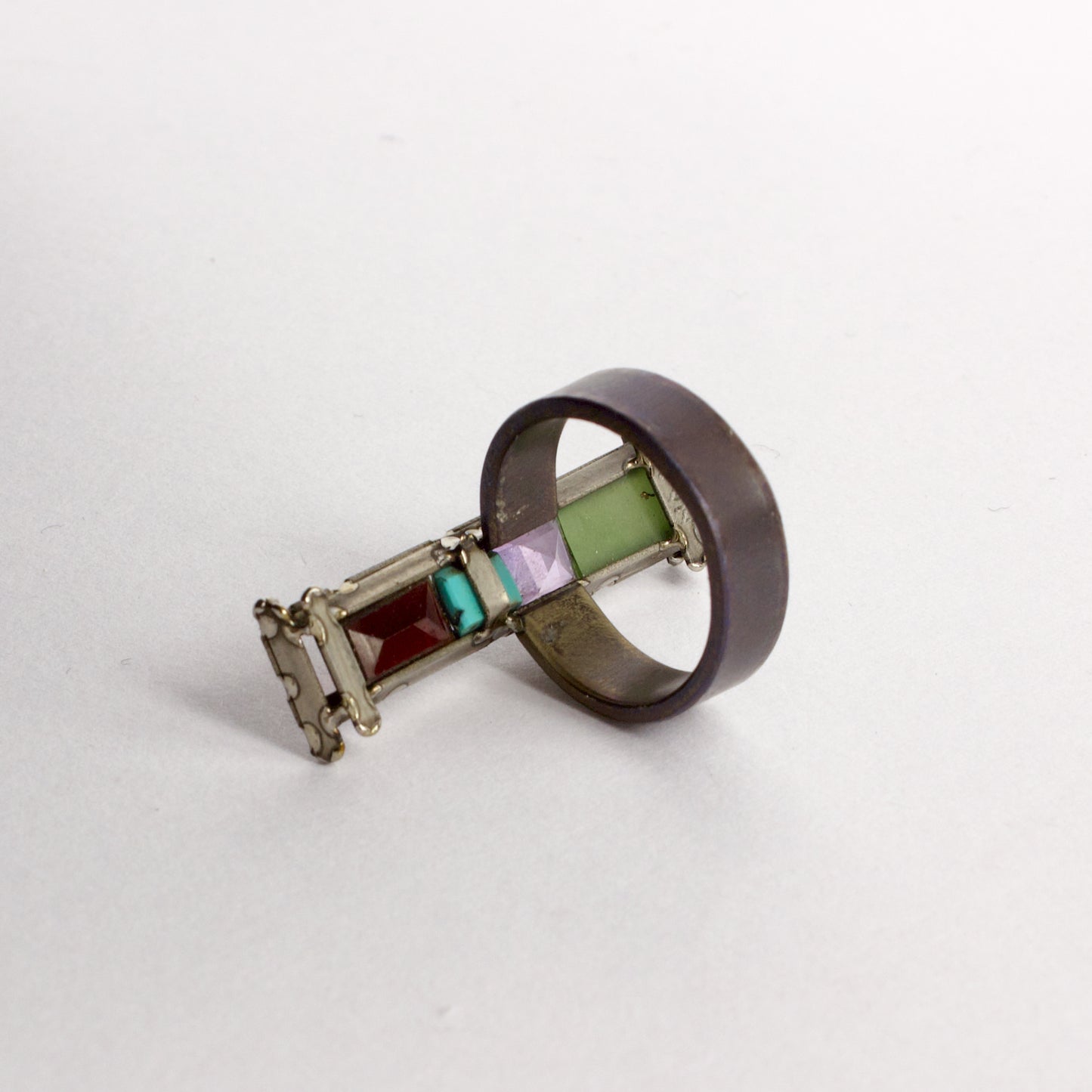 NA187: Multi stone titanium ring