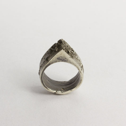 NG101: Knuckle duster ring