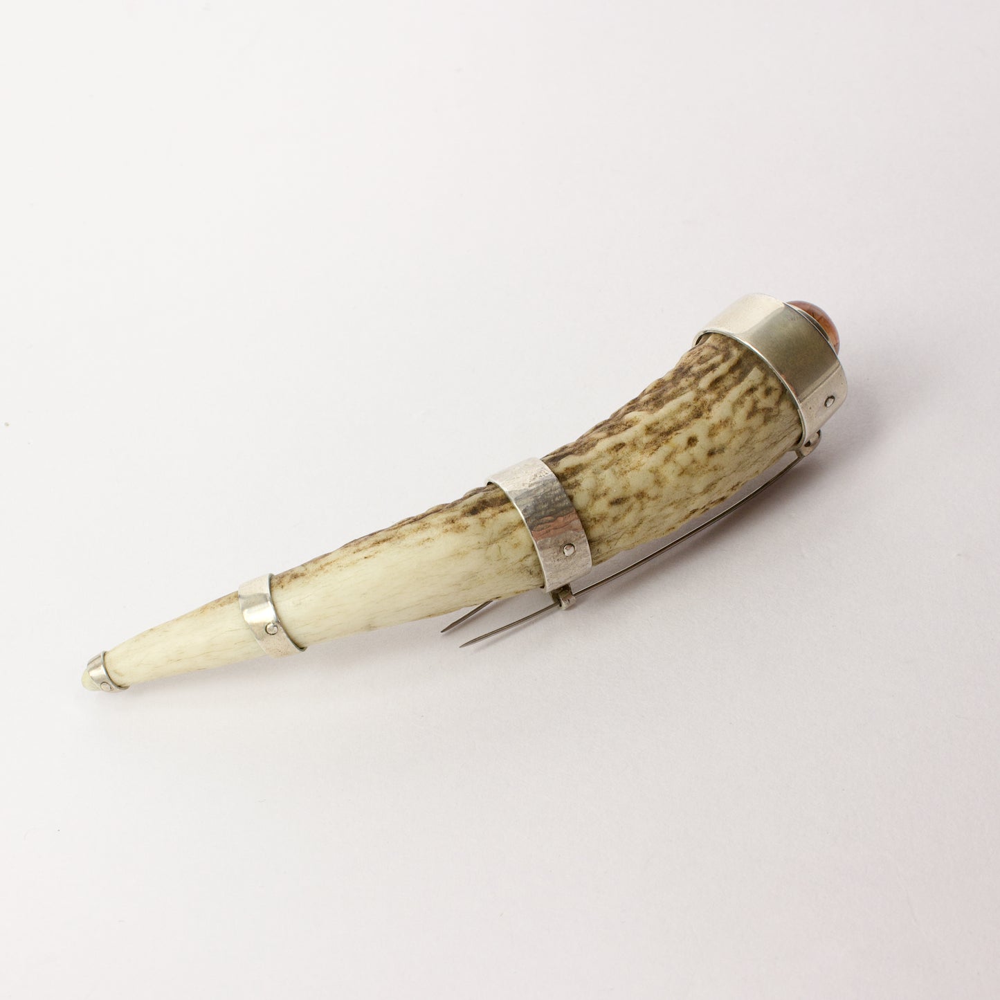 NG69: Antler brooch