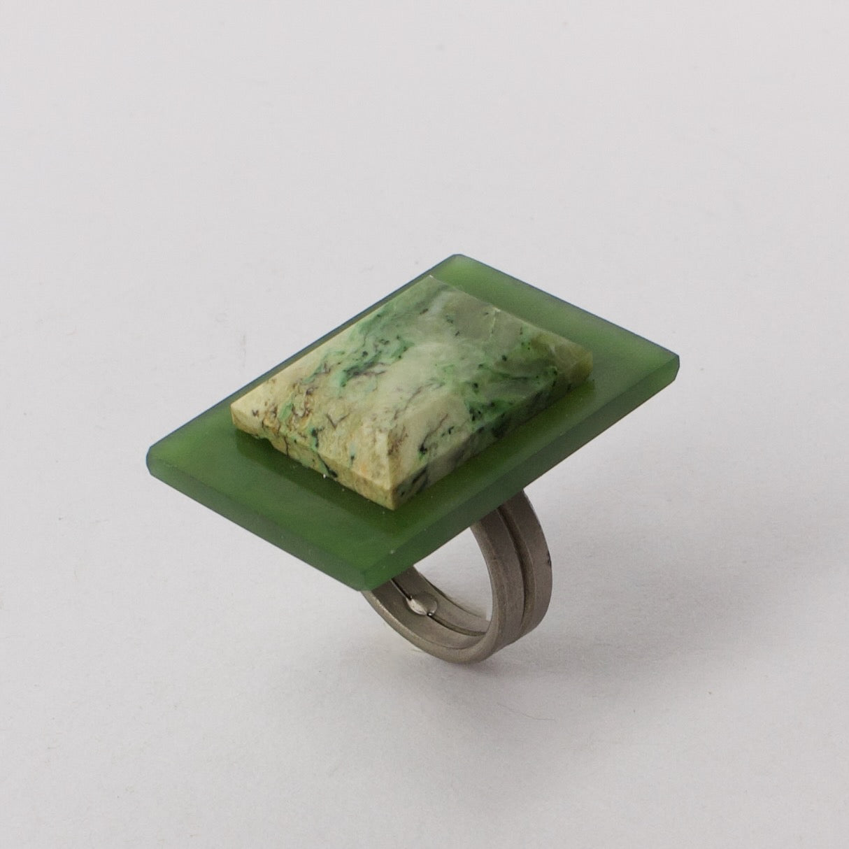 NA184: Light and dark pounamu ring