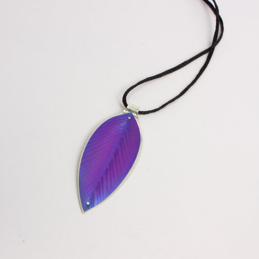 RB179: Pohutukawa leaf pendant on cord