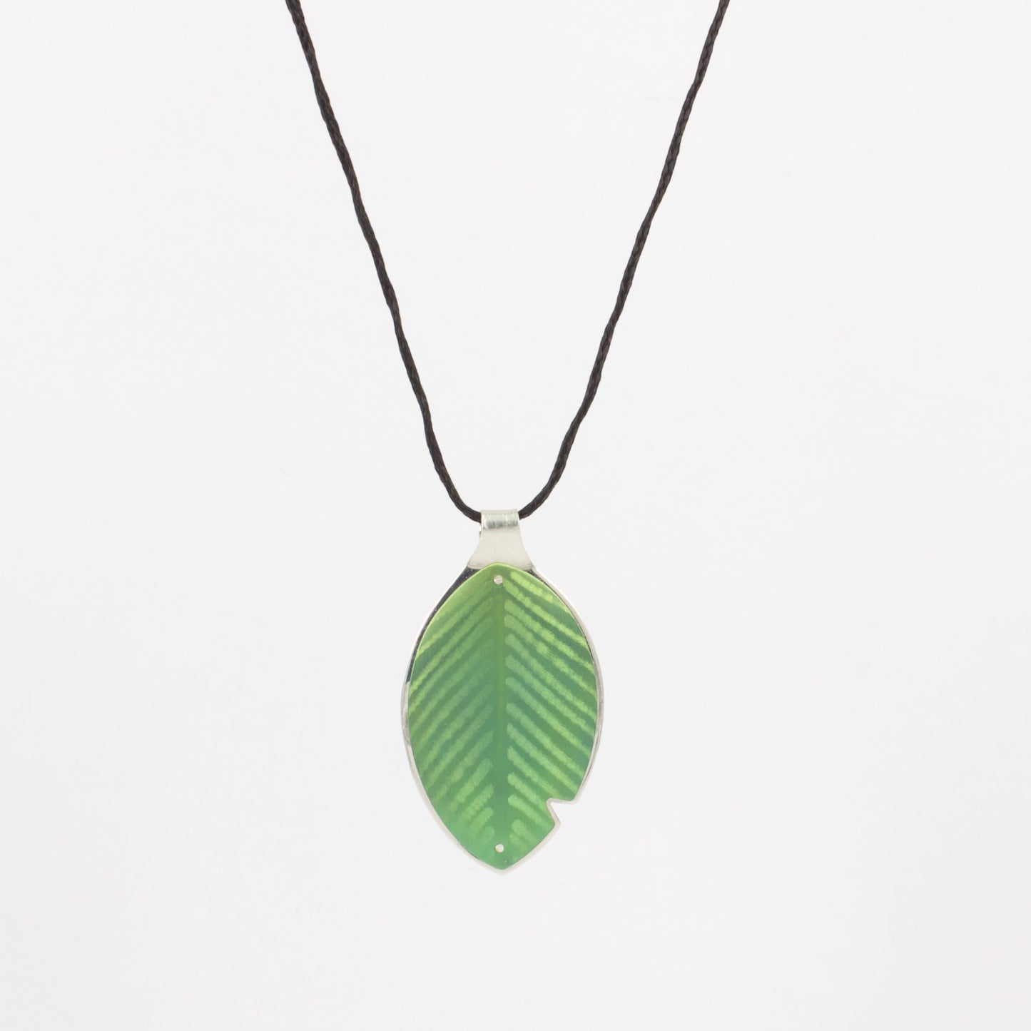RB180: Pohutukawa pendant on cord