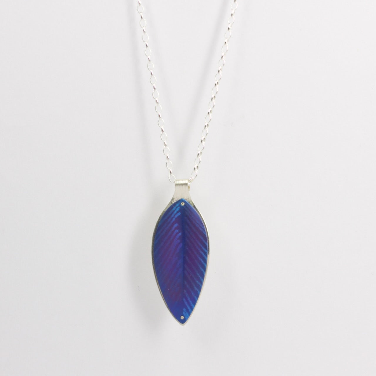 RB196: Pohutukawa leaf pendant