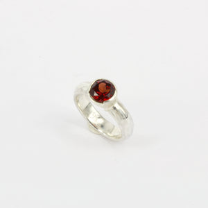 RK22: Garnet ring