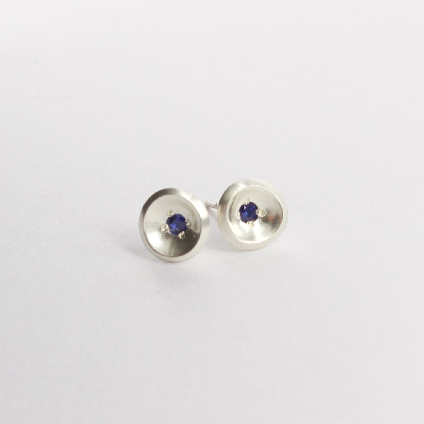 RMO54: Sapphire stud earrings