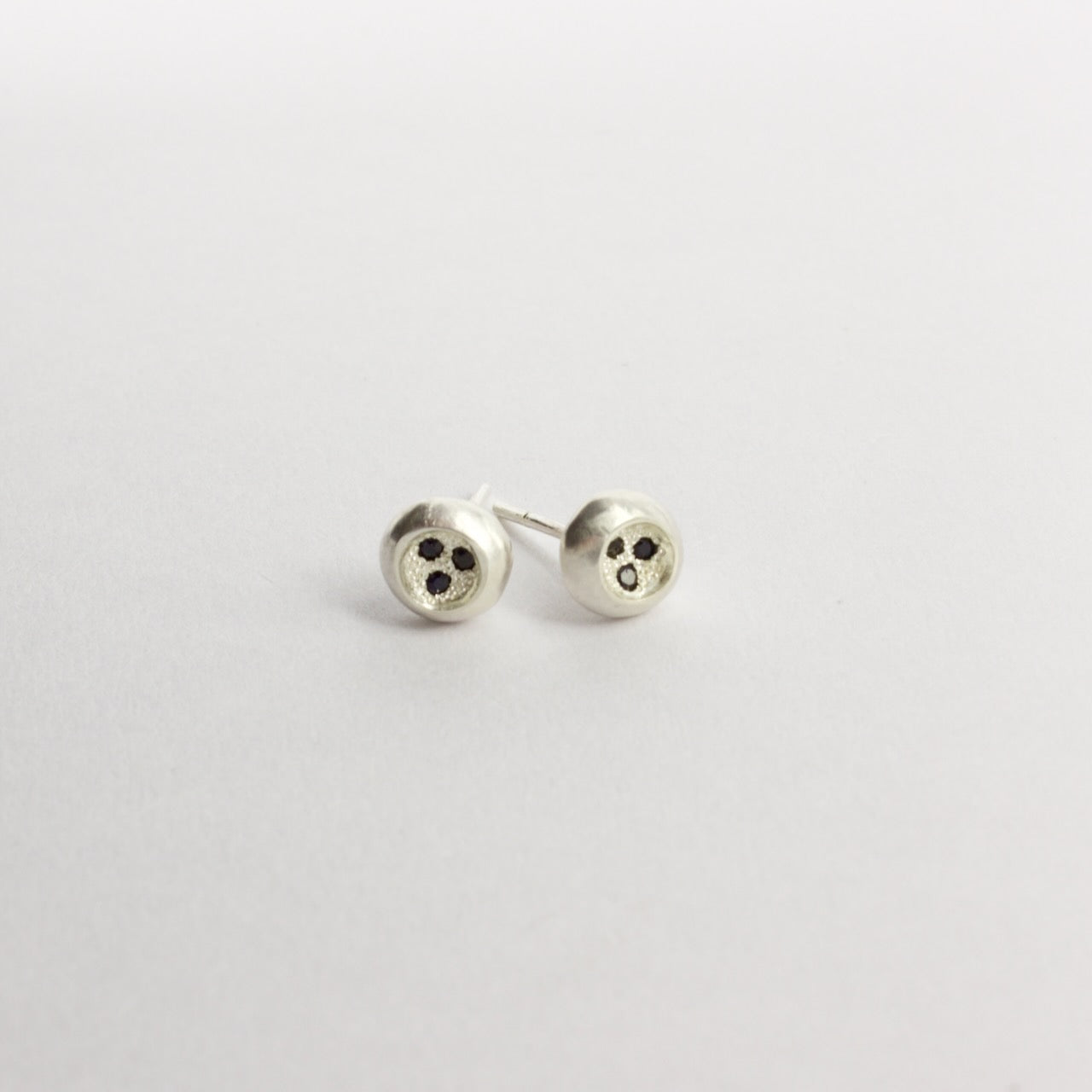 RMO64: Rock pool stud earrings