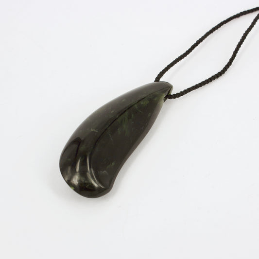 SM250: Tangiwai pounamu mussel form pendant