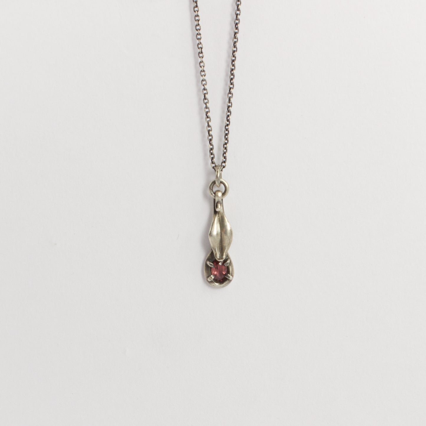 VM126: Leaf drop pendant