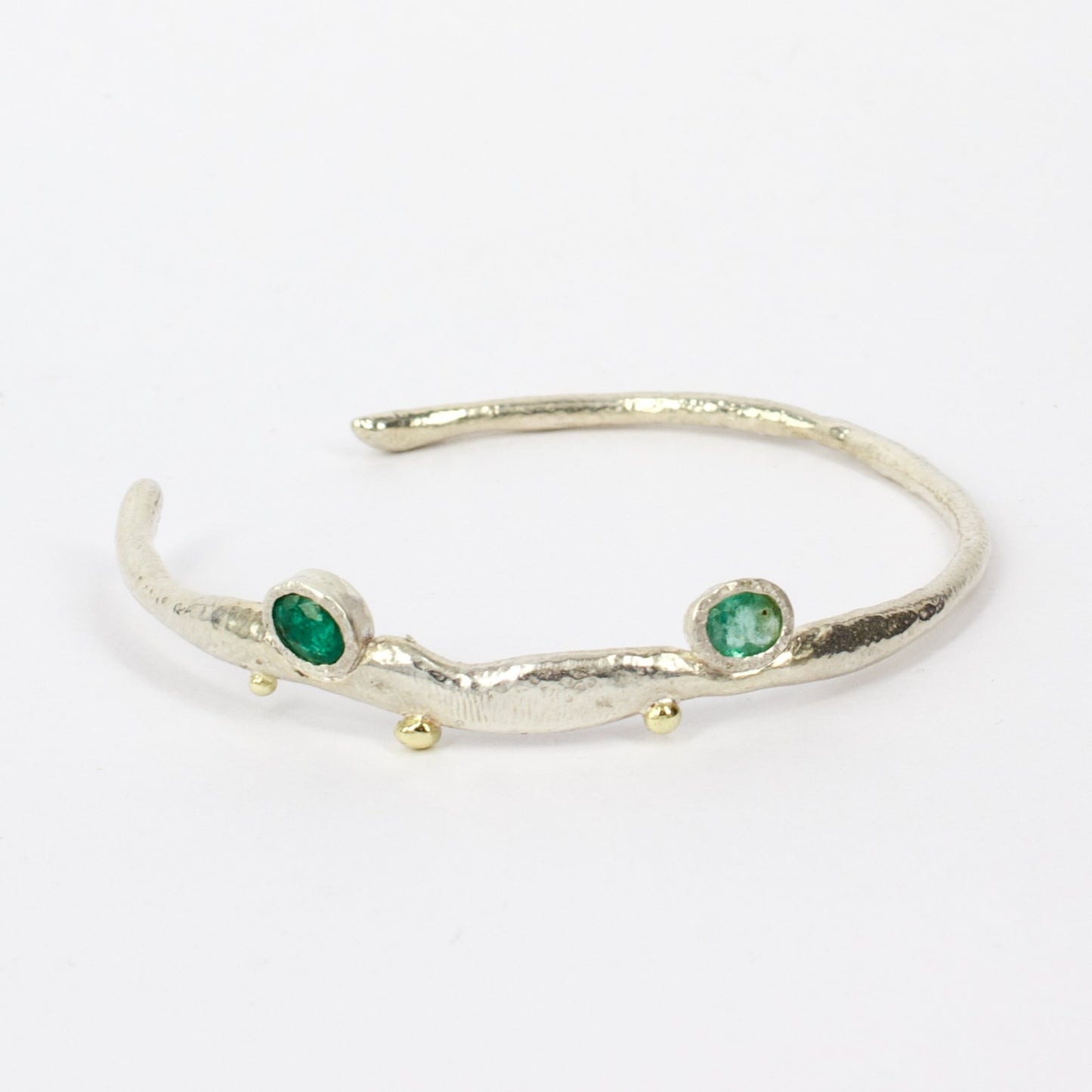 VM134: Slender wood cast bangle with emeralds