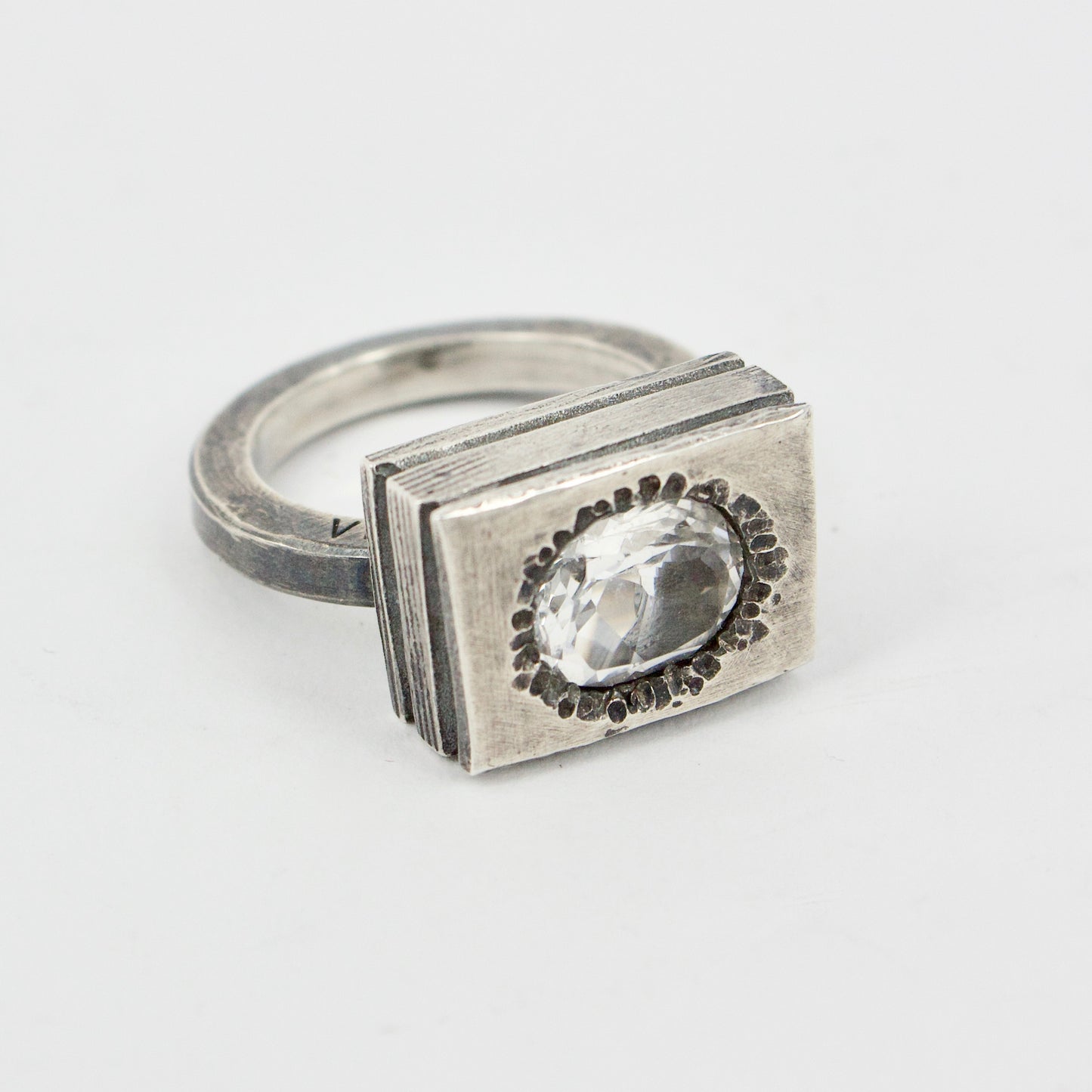 VM94: White topaz ring