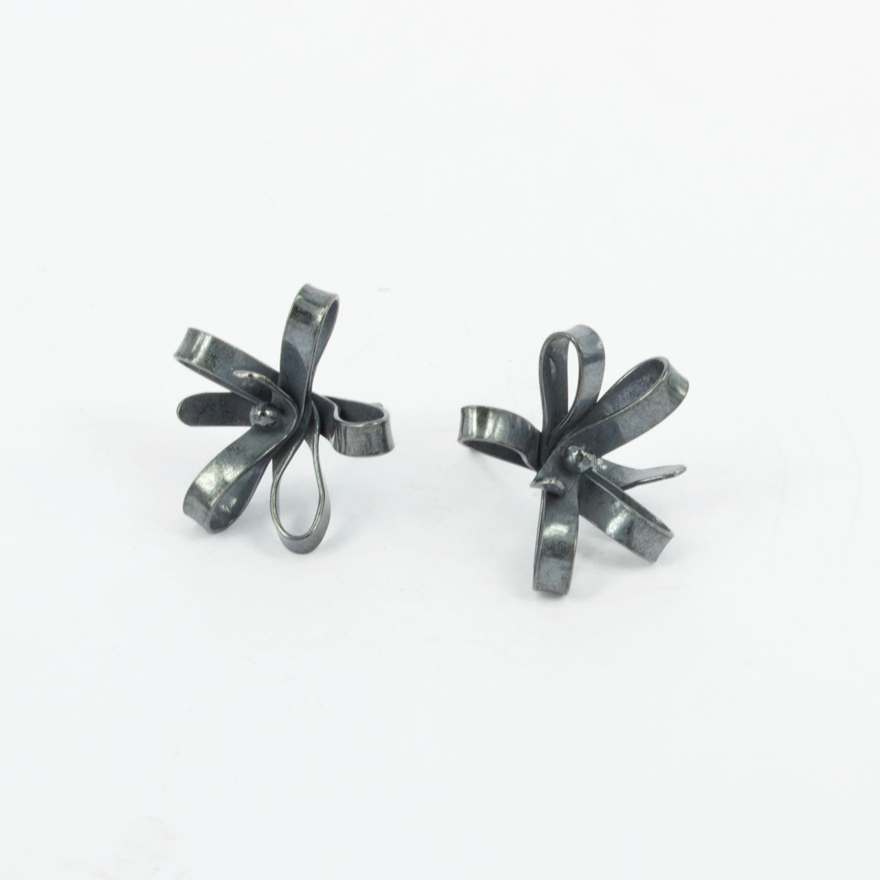 FS176: Ribbon studs