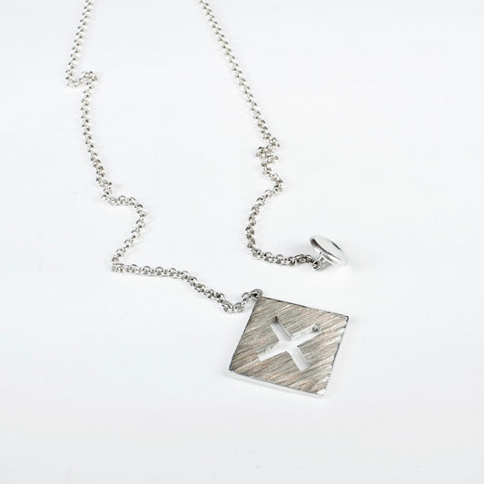 DH121: Cross and disc pendant