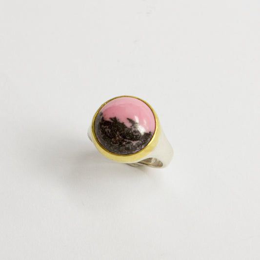 DM098C: Bi-colour rhodonite ring