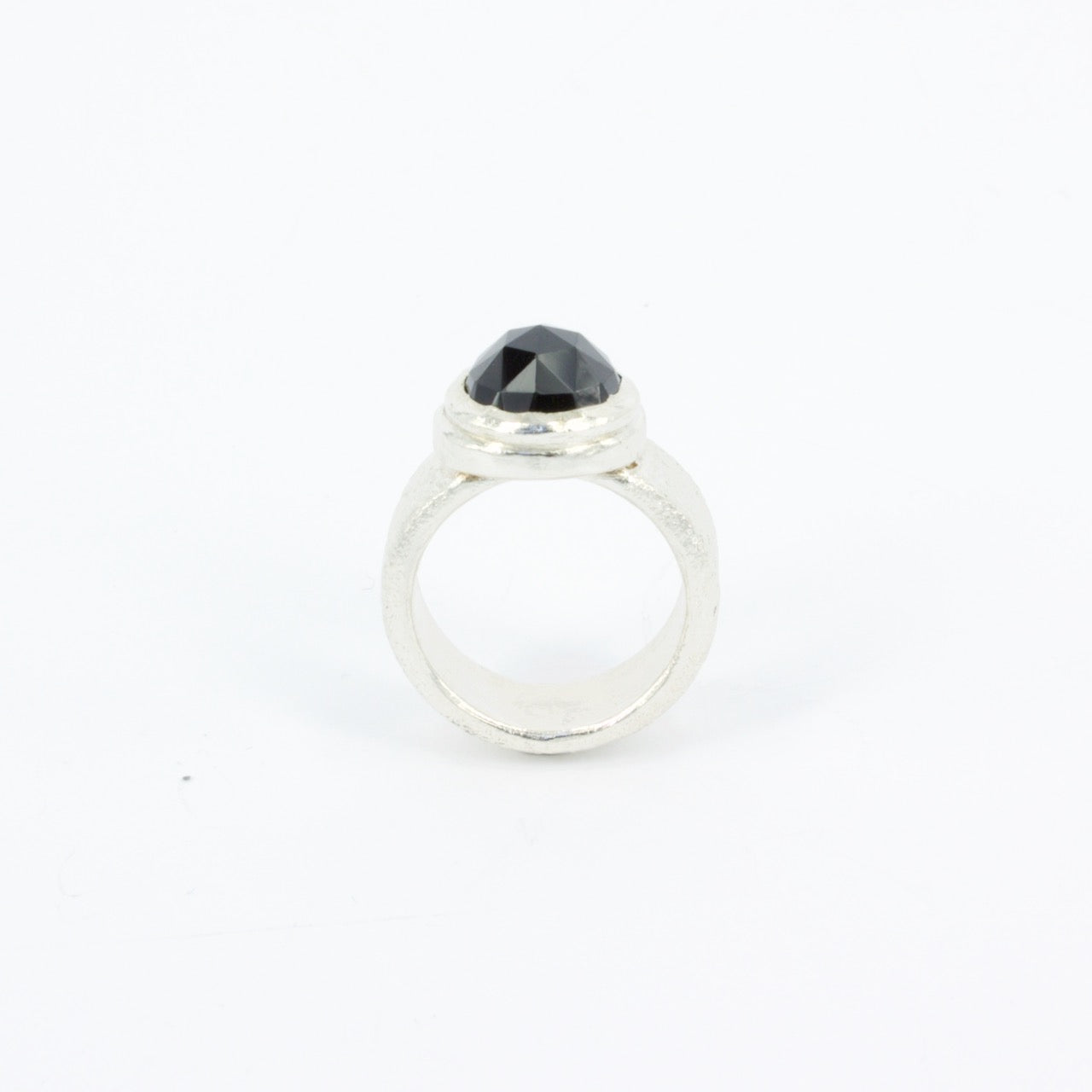 JMU118: Onyx cocktail ring