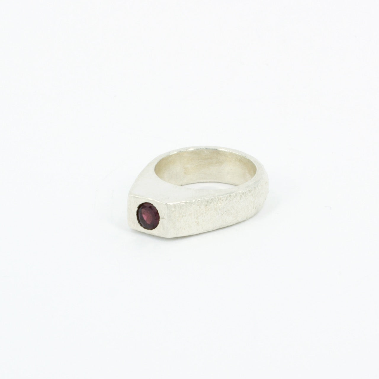 JMU135: Garnet ring