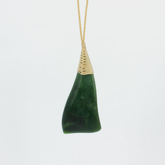 KAJ122: Ridge form pounamu pendant