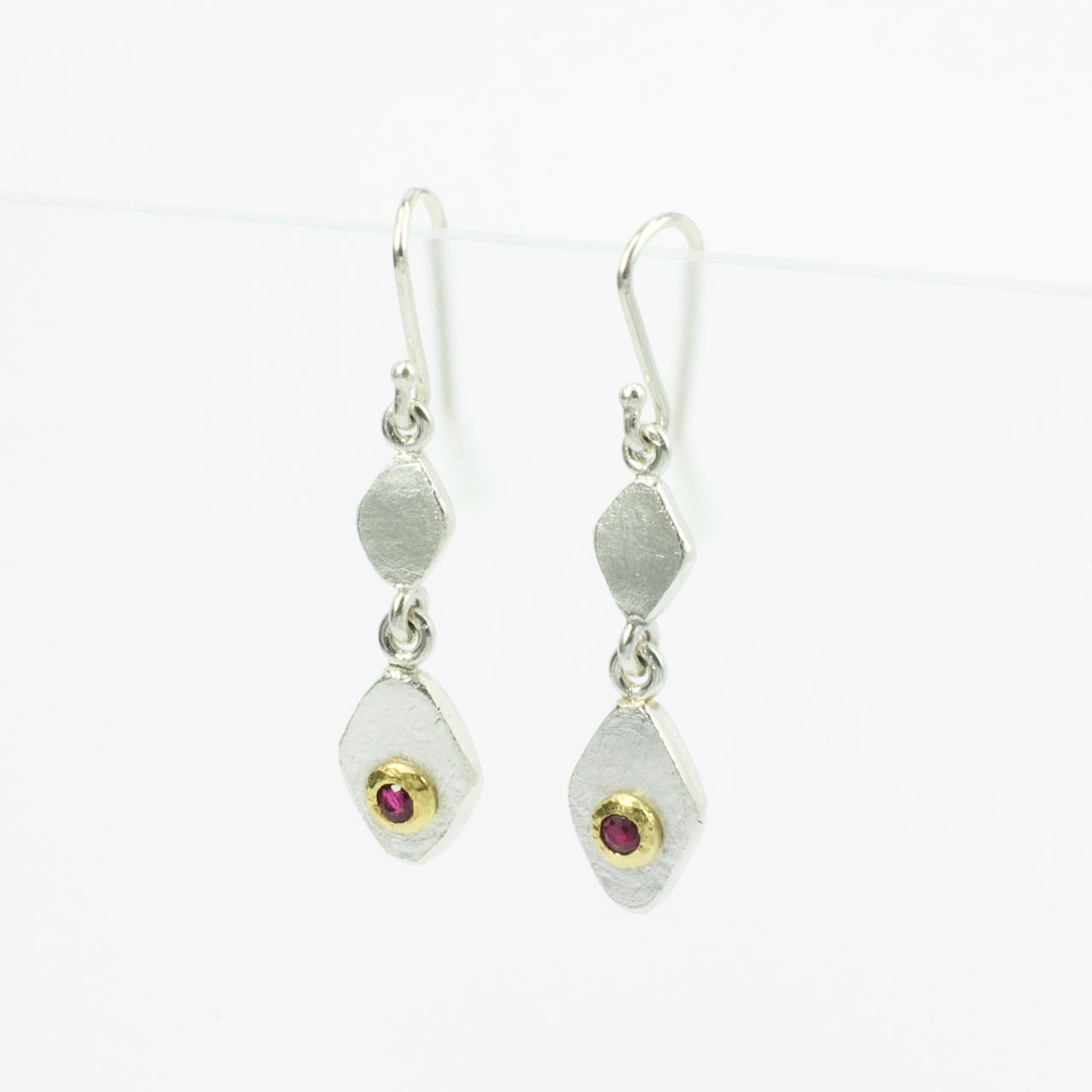 LA31: Drop earrings with gold bezel and rubies