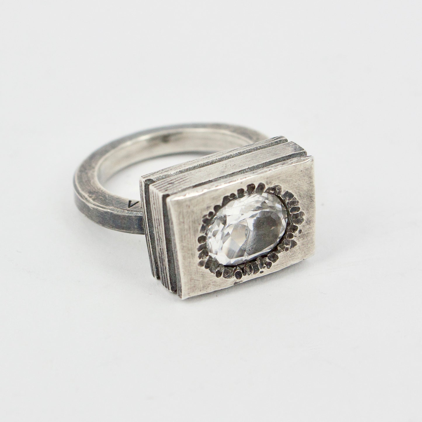 VM94: White topaz ring