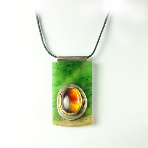 NA171: Amber, gold and pounamu pendant