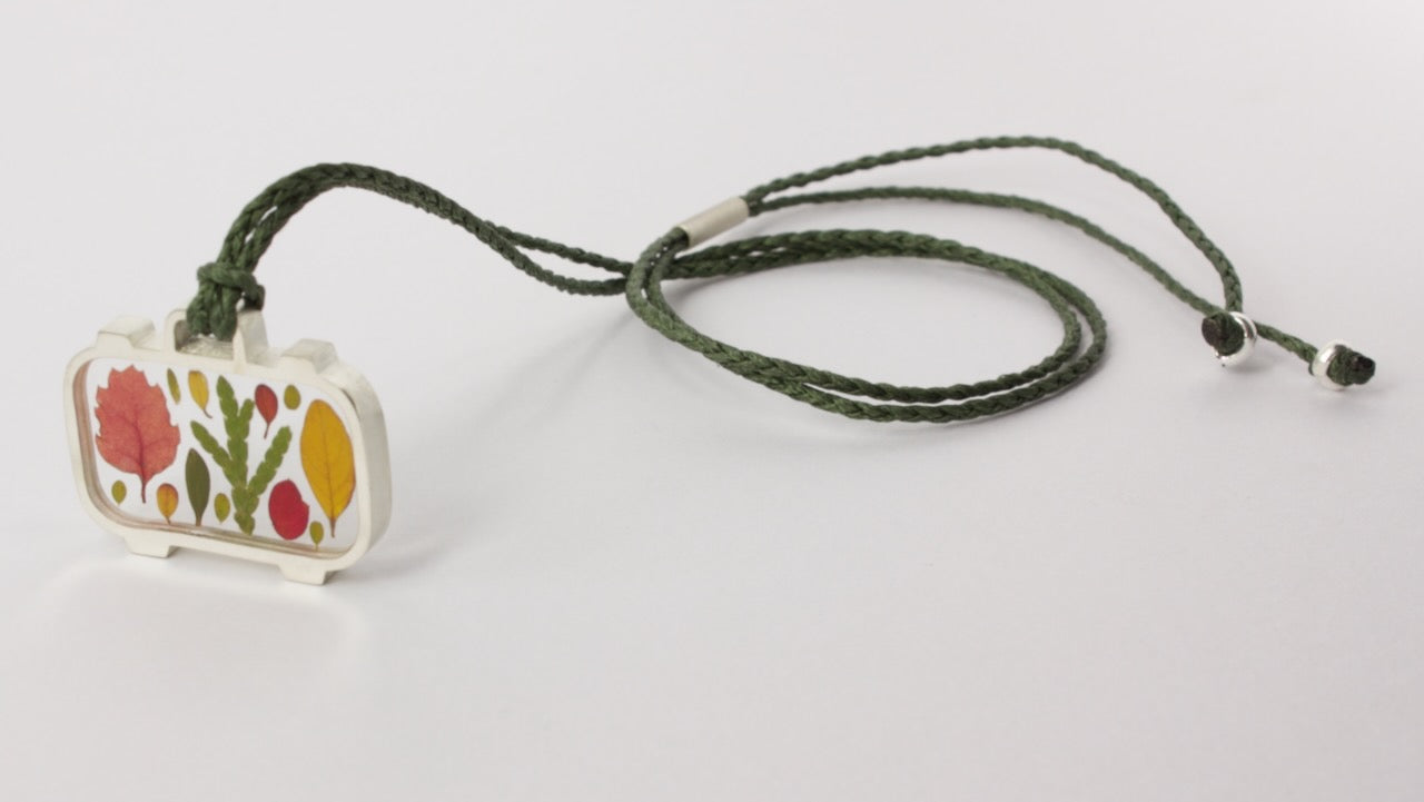 ACT472: Emotional baggage pendant