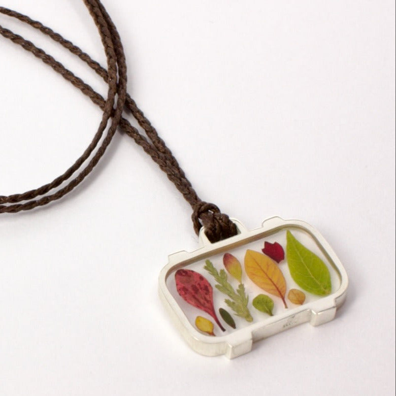 ACT473: Emotional baggage pendant