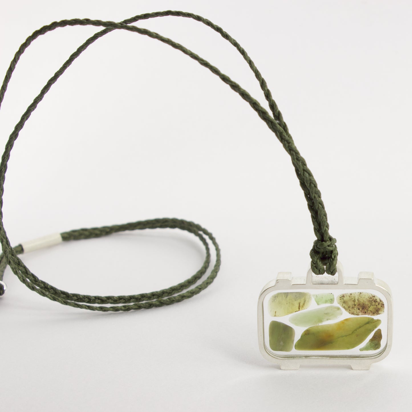 ACT504: Emotional baggage pendant - takiwai