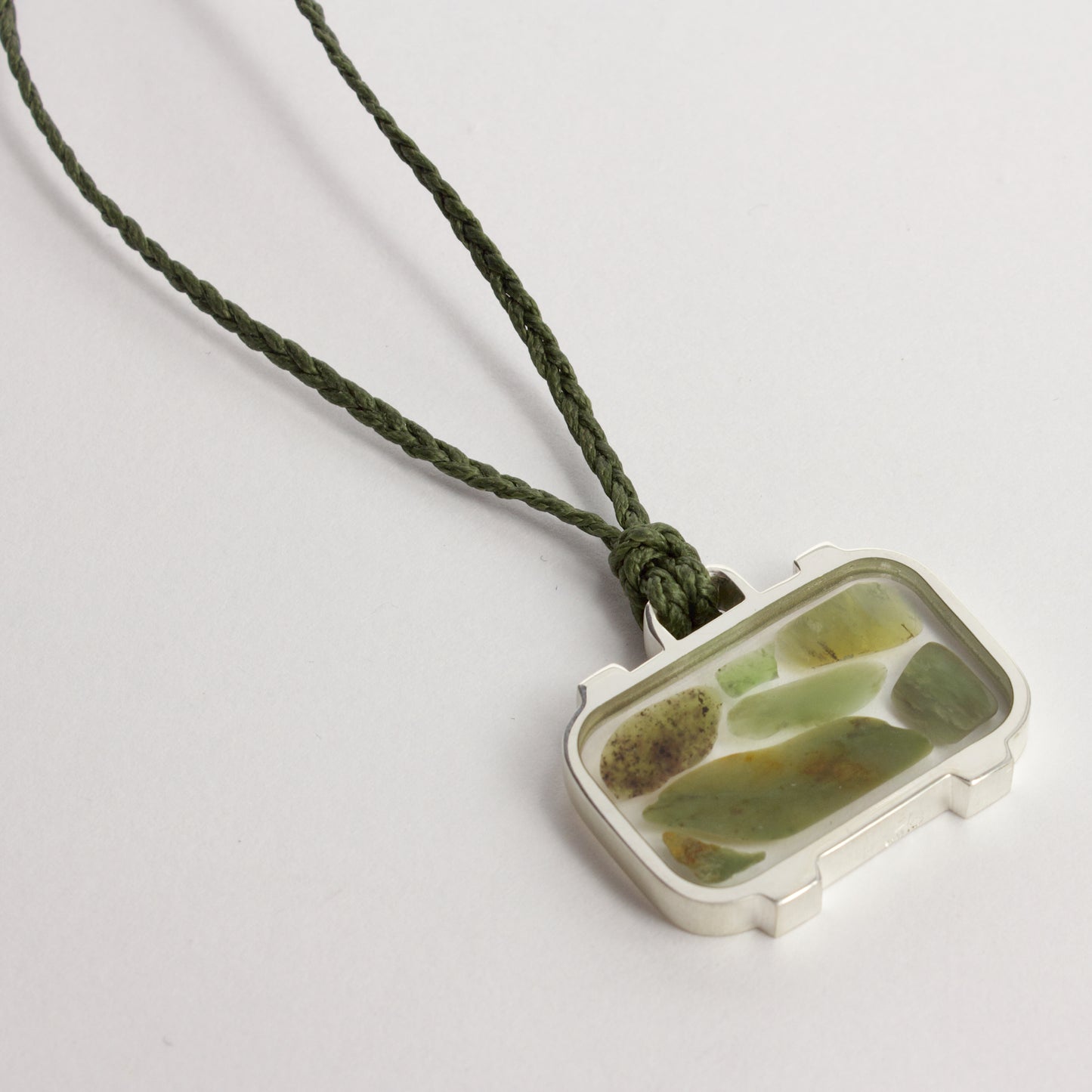 ACT504: Emotional baggage pendant - takiwai