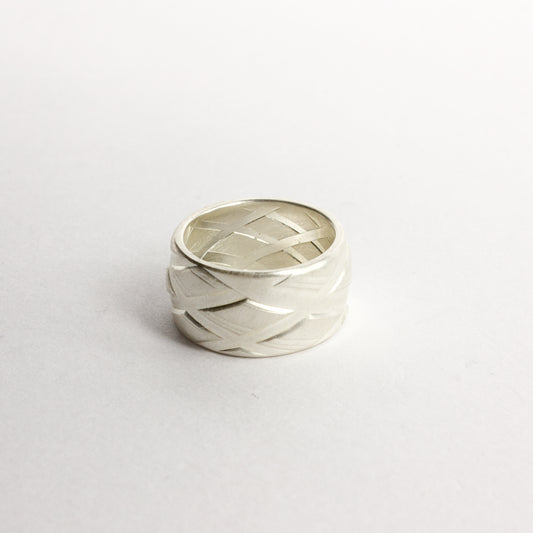 DA44: Rolled pattern ring - medium
